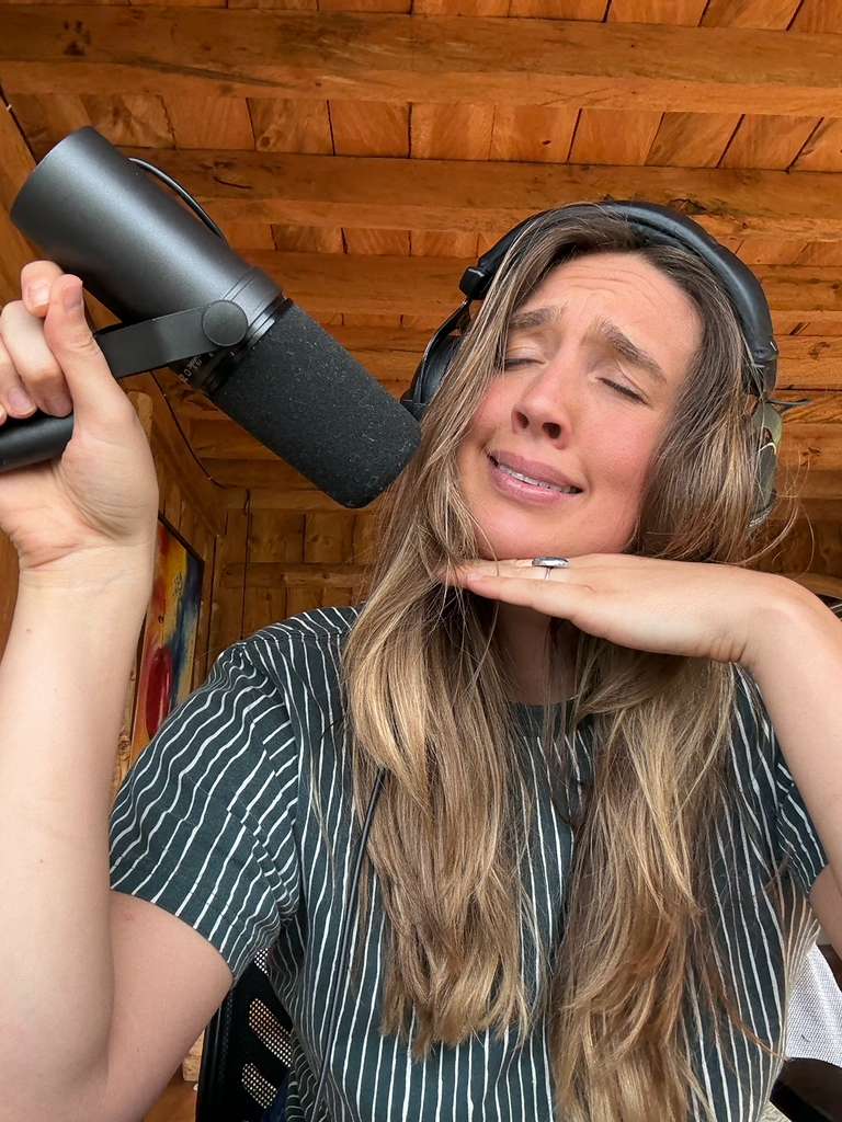 SOLRIAH singing with eyes closed